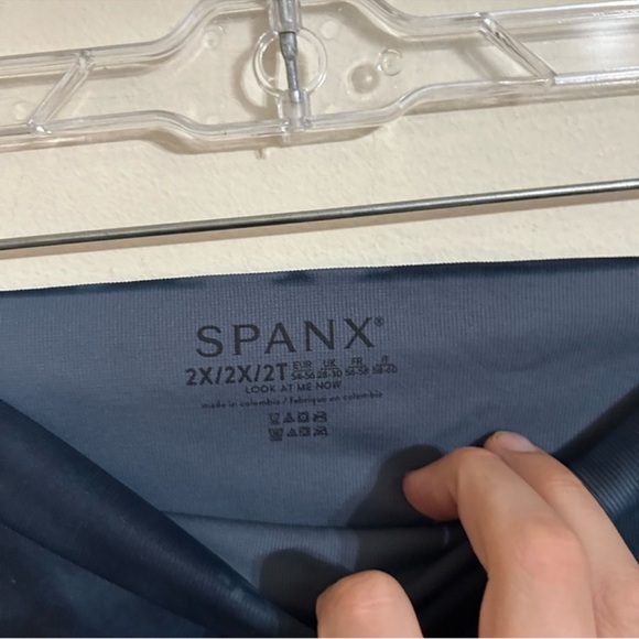 NWT Spanx size 2x ecocare ankle leggings deep blues  seamless leggings - Picture 4 of 5